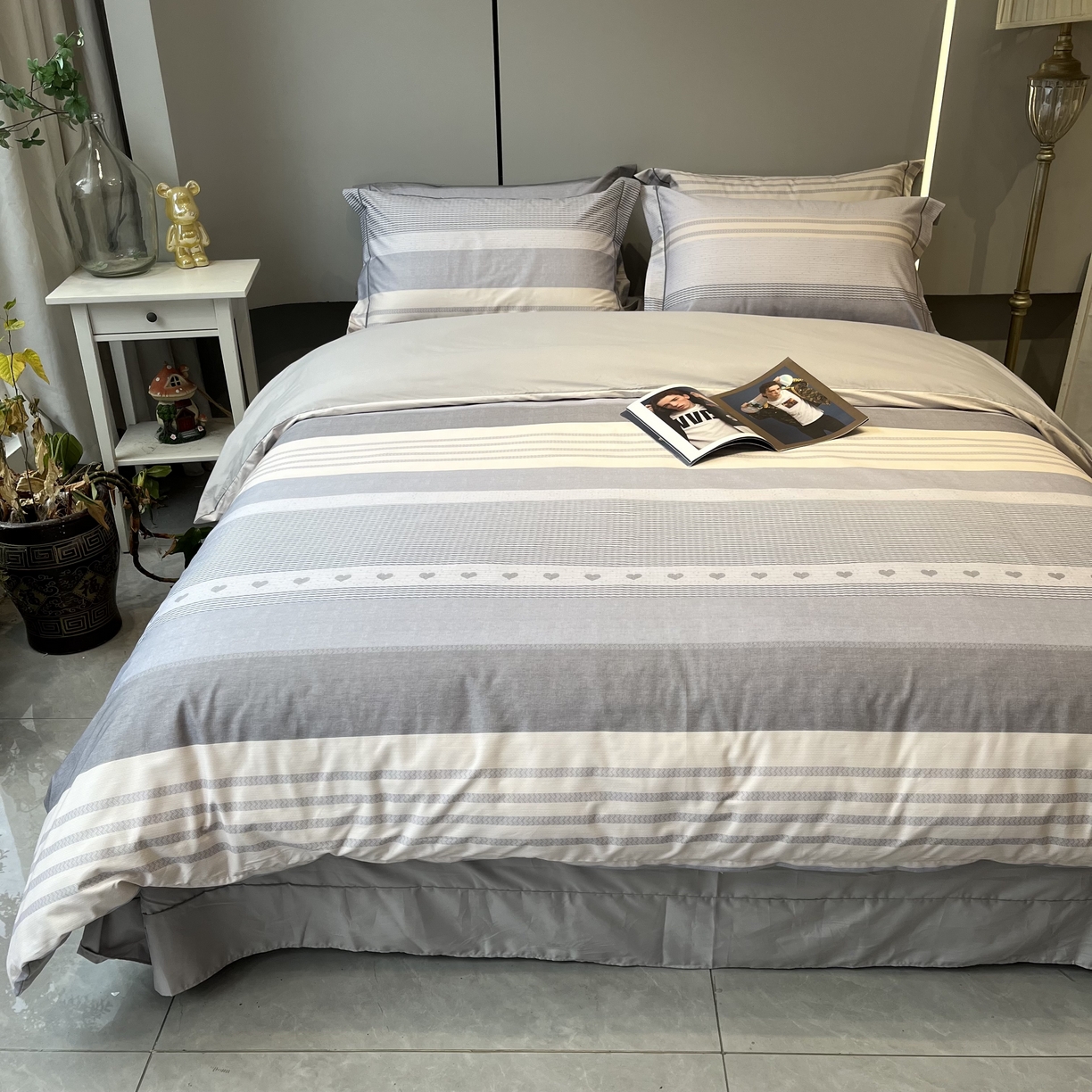 91家纺网 家纺一手货源 找家纺 薏思家纺 2026春夏新款全棉纯棉铂金棉数码印花四件套 格伦灰