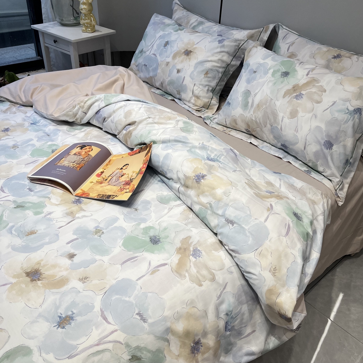 91家纺网 家纺一手货源 找家纺 薏思家纺 2026春夏新款全棉纯棉铂金棉数码印花四件套 花染卡其