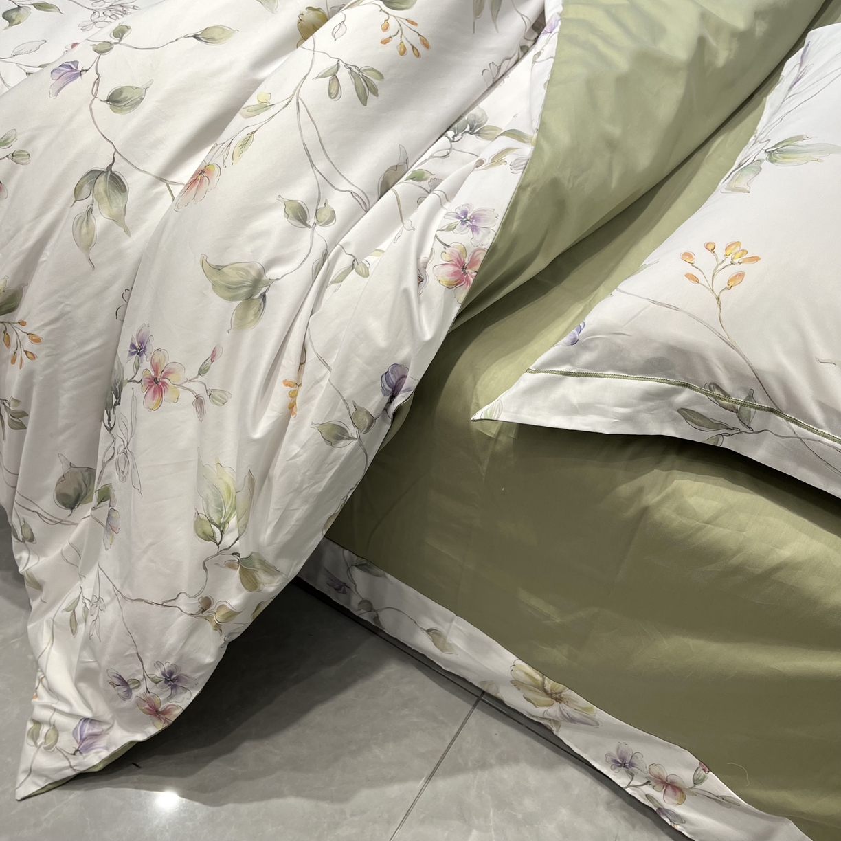 91家纺网 家纺一手货源 找家纺 薏思家纺 2026春夏新款全棉纯棉铂金棉数码印花四件套 风之韵米