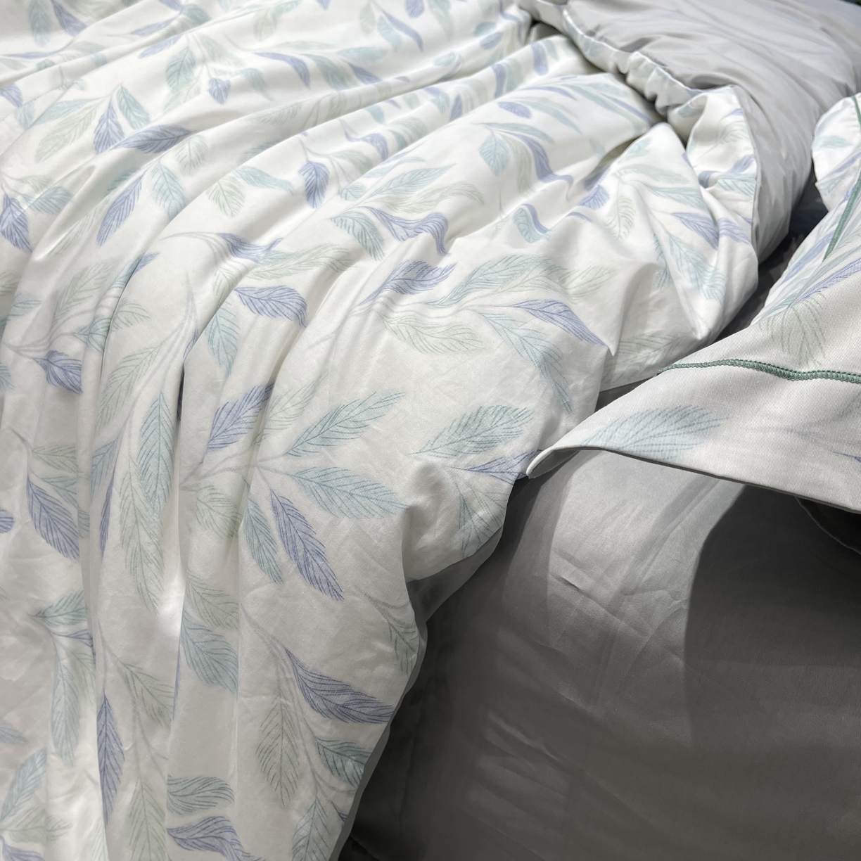 91家纺网 家纺一手货源 找家纺 薏思家纺 2026春夏新款全棉纯棉铂金棉数码印花四件套 叶眠