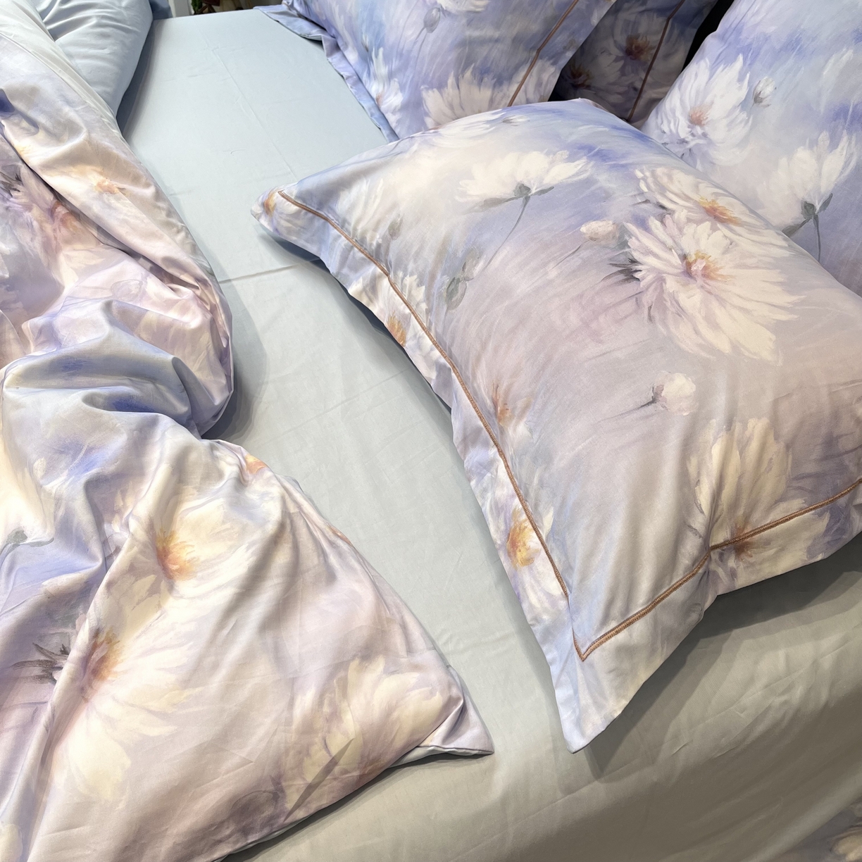 91家纺网 家纺一手货源 找家纺 薏思家纺 2026春夏新款全棉纯棉铂金棉数码印花四件套 芙蓉花语