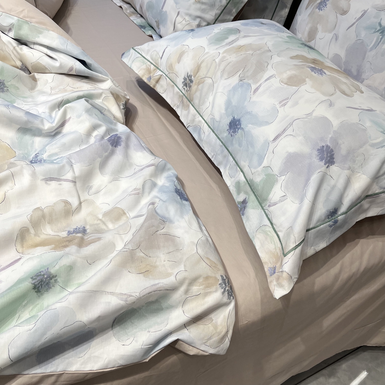 91家纺网 家纺一手货源 找家纺 薏思家纺 2026春夏新款全棉纯棉铂金棉数码印花四件套 花染卡其