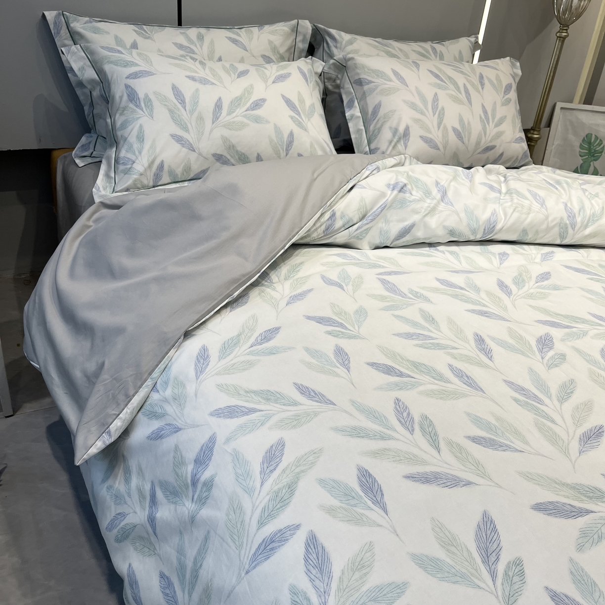 91家纺网 家纺一手货源 找家纺 薏思家纺 2026春夏新款全棉纯棉铂金棉数码印花四件套 叶眠