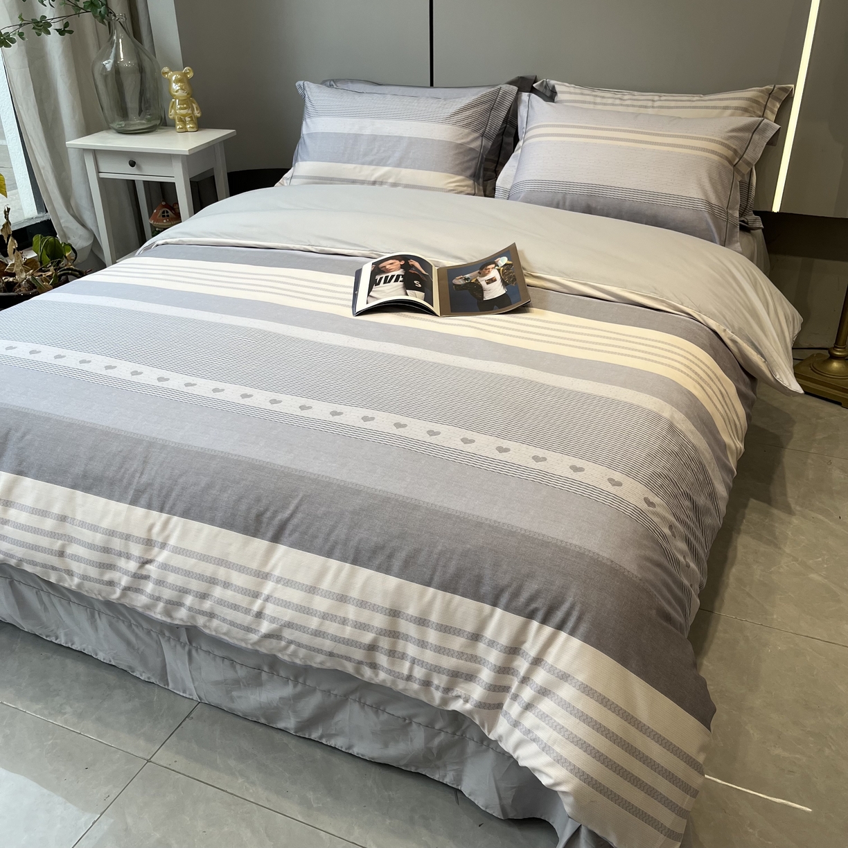 91家纺网 家纺一手货源 找家纺 薏思家纺 2026春夏新款全棉纯棉铂金棉数码印花四件套 格伦灰