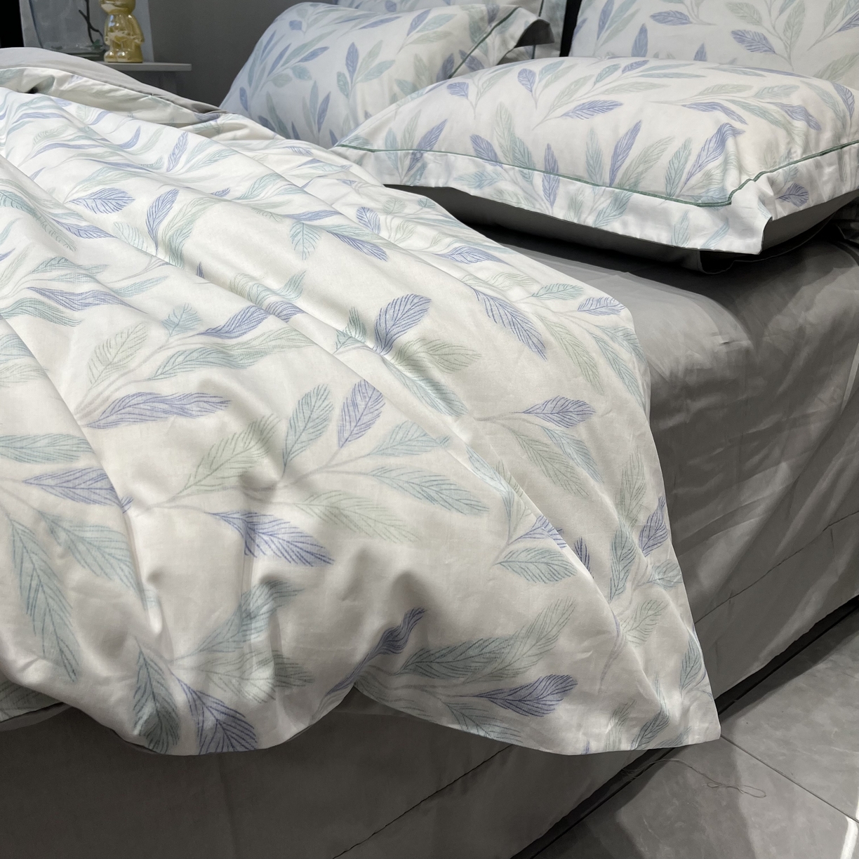 91家纺网 家纺一手货源 找家纺 薏思家纺 2026春夏新款全棉纯棉铂金棉数码印花四件套 叶眠