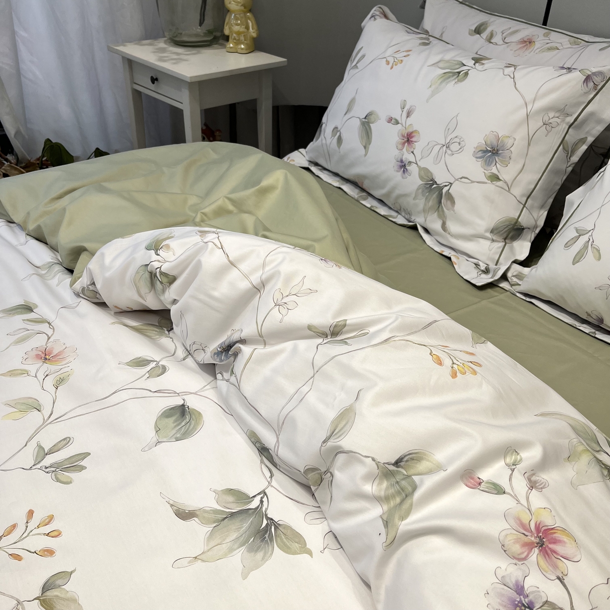 91家纺网 家纺一手货源 找家纺 薏思家纺 2026春夏新款全棉纯棉铂金棉数码印花四件套 风之韵米