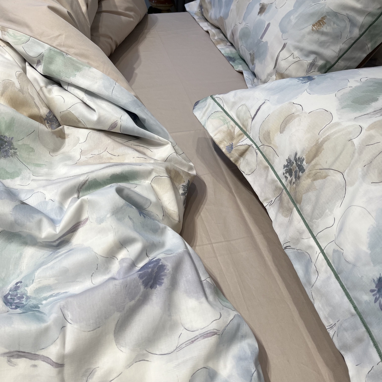 91家纺网 家纺一手货源 找家纺 薏思家纺 2026春夏新款全棉纯棉铂金棉数码印花四件套 花染卡其