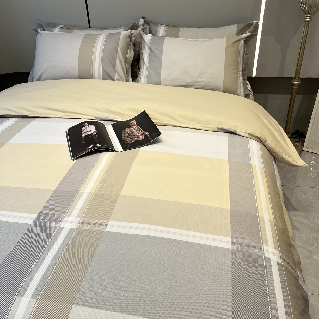 91家纺网 家纺一手货源 找家纺 薏思家纺 2026春夏新款全棉纯棉铂金棉数码印花四件套 安格斯-黄