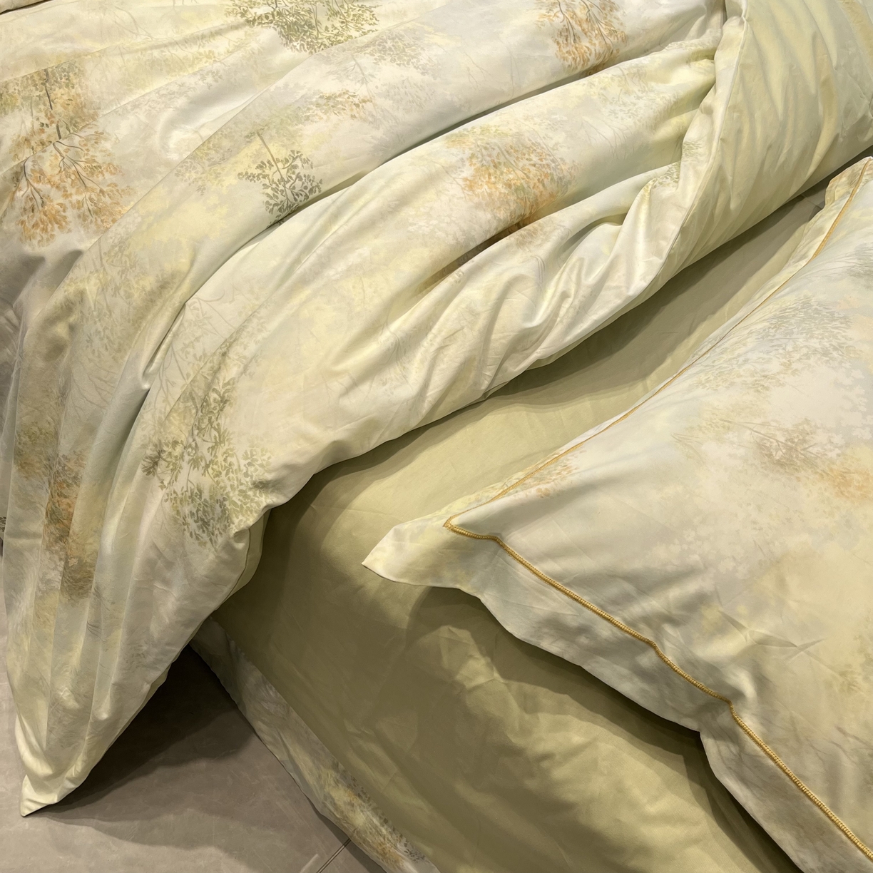 91家纺网 家纺一手货源 找家纺 薏思家纺 2026春夏新款全棉纯棉铂金棉数码印花四件套 幸福里绿