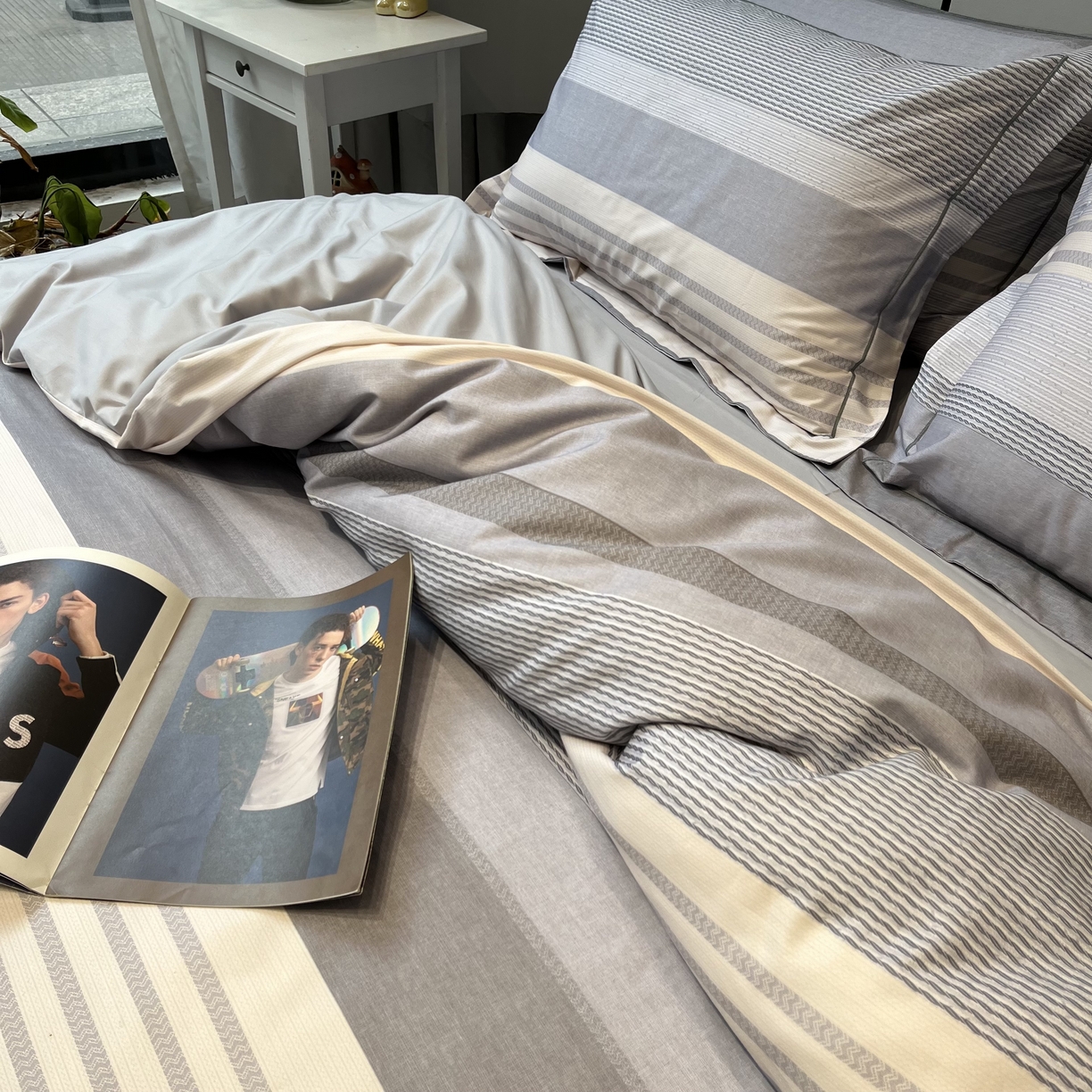 91家纺网 家纺一手货源 找家纺 薏思家纺 2026春夏新款全棉纯棉铂金棉数码印花四件套 格伦灰