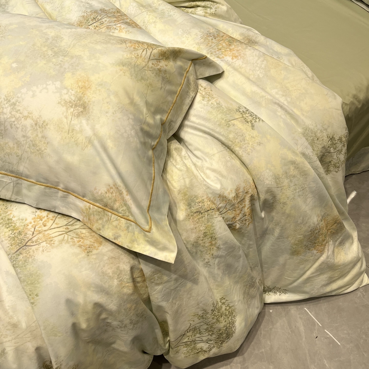 91家纺网 家纺一手货源 找家纺 薏思家纺 2026春夏新款全棉纯棉铂金棉数码印花四件套 幸福里绿