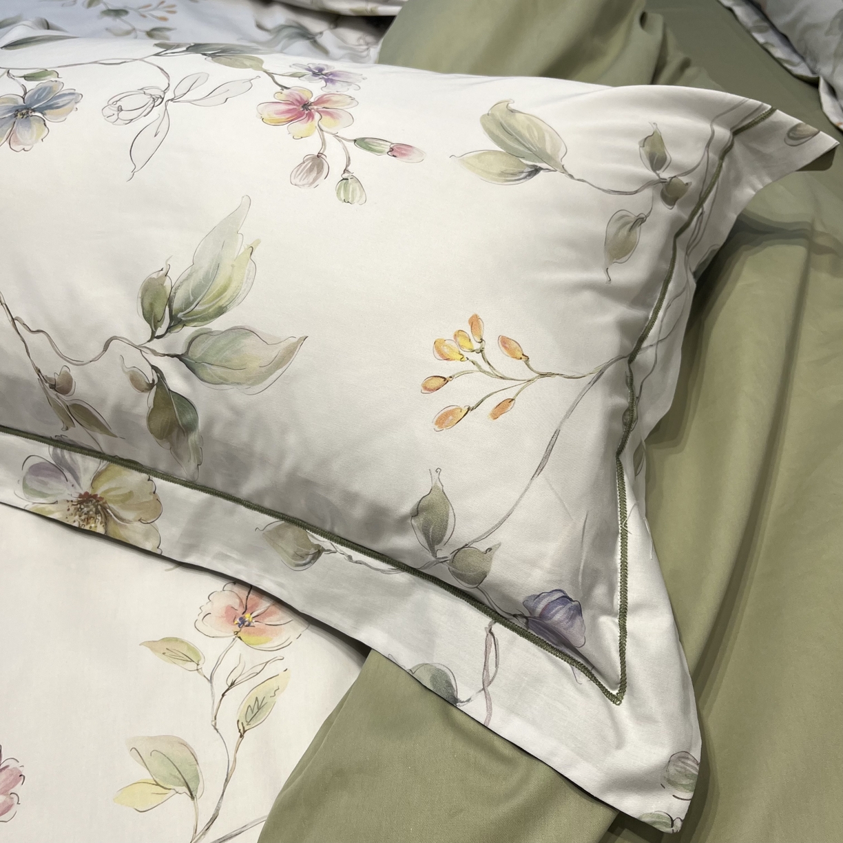 91家纺网 家纺一手货源 找家纺 薏思家纺 2026春夏新款全棉纯棉铂金棉数码印花四件套 风之韵米