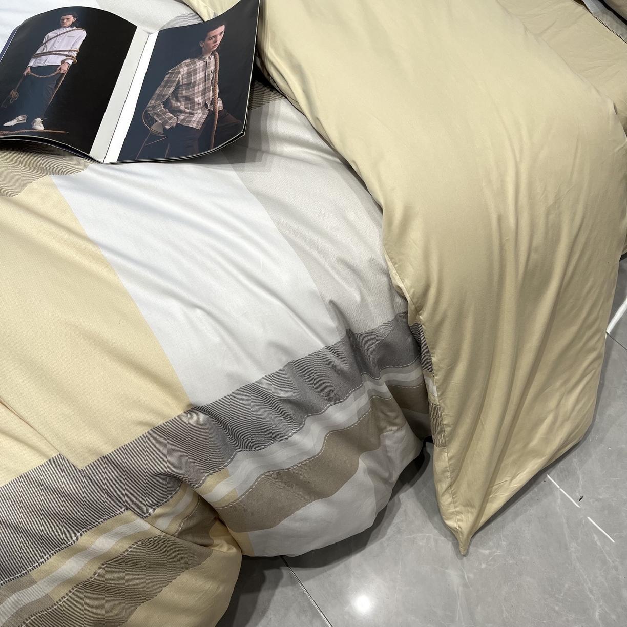 91家纺网 家纺一手货源 找家纺 薏思家纺 2026春夏新款全棉纯棉铂金棉数码印花四件套 安格斯-黄