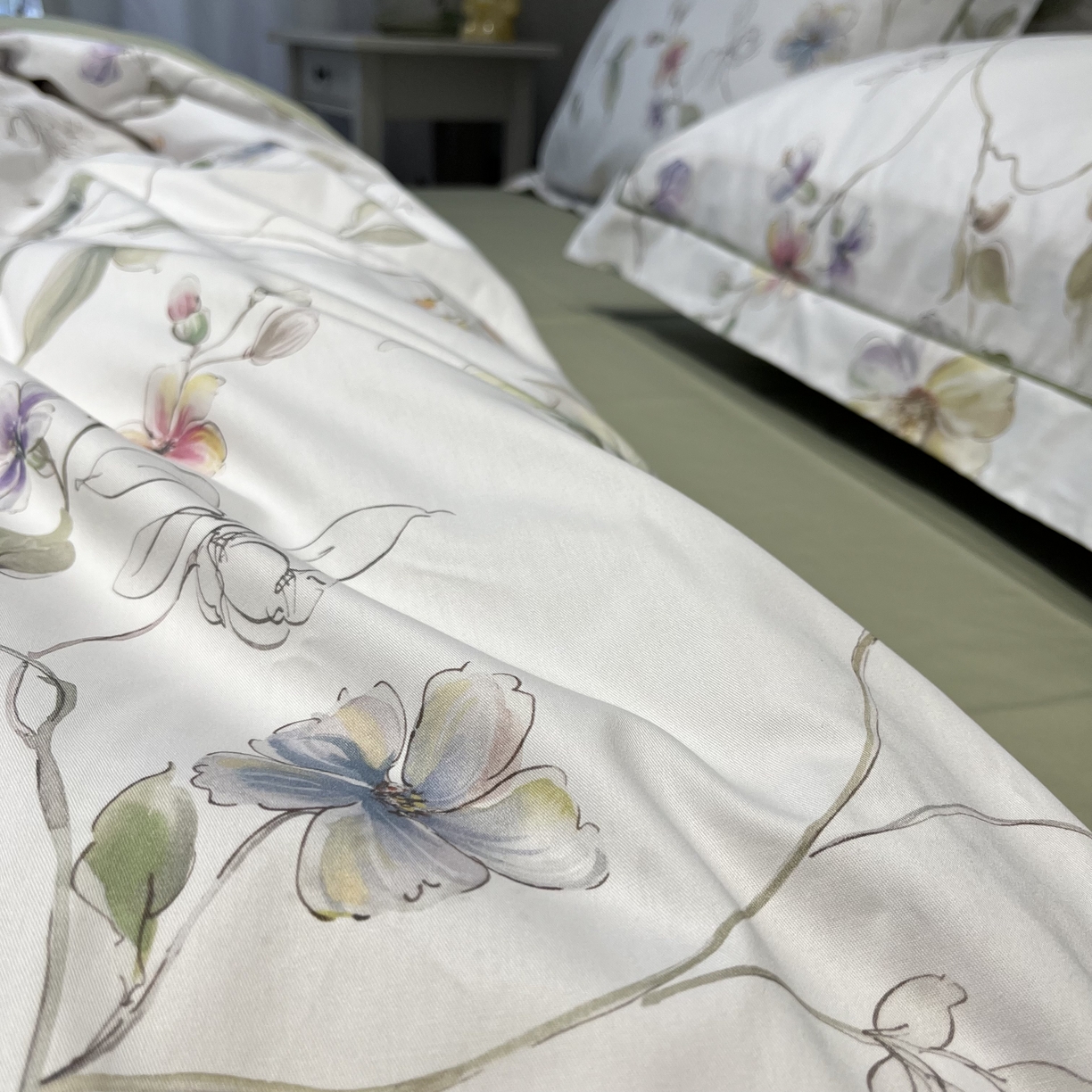 91家纺网 家纺一手货源 找家纺 薏思家纺 2026春夏新款全棉纯棉铂金棉数码印花四件套 风之韵米