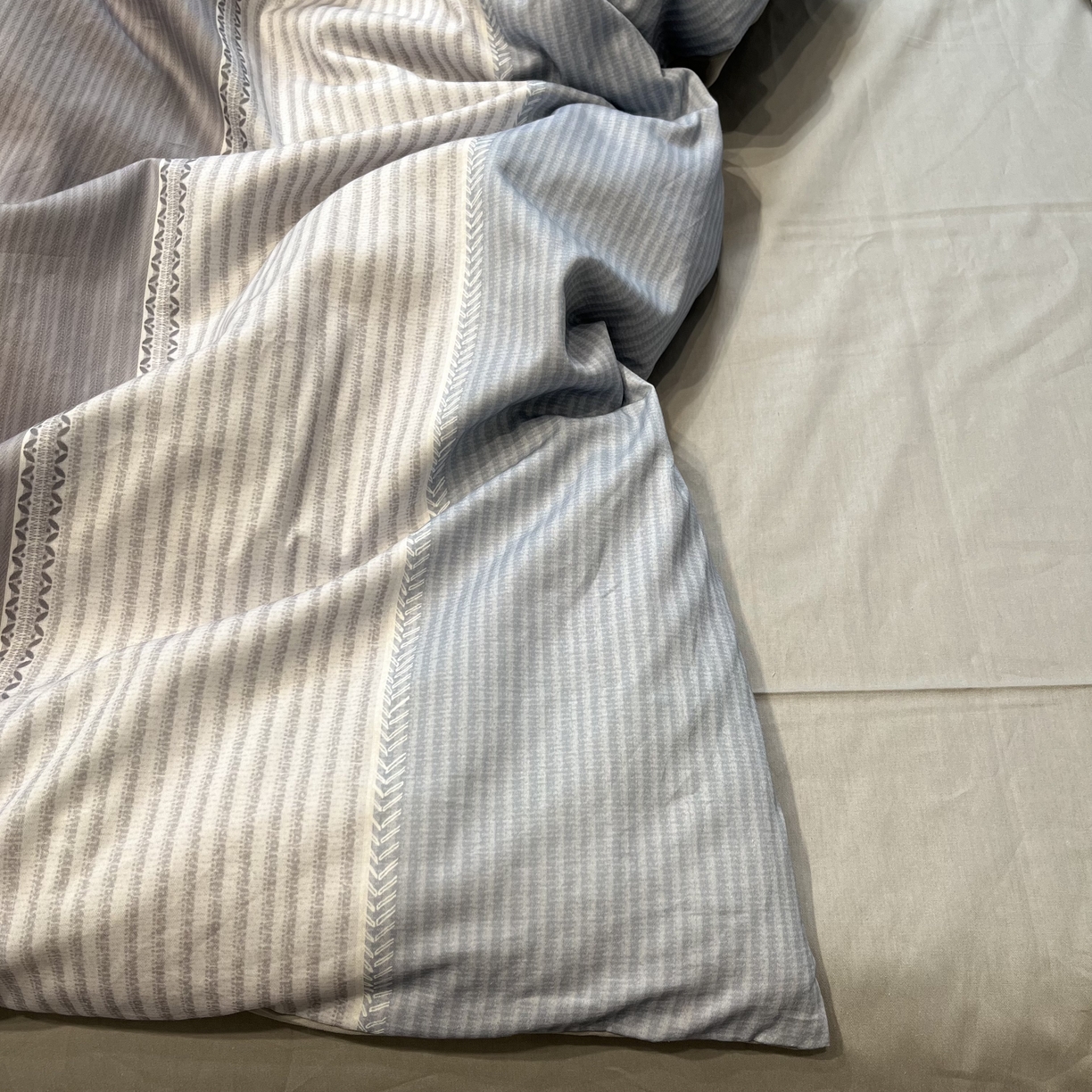 91家纺网 家纺一手货源 找家纺 薏思家纺 2026春夏新款全棉纯棉铂金棉数码印花四件套 暮光蓝