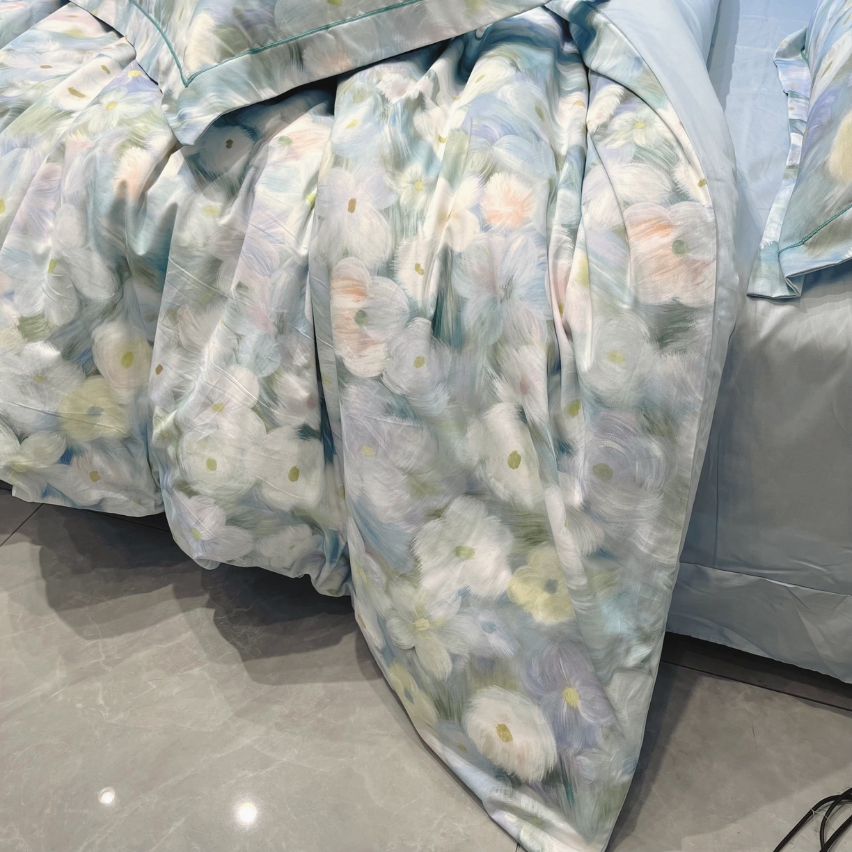 91家纺网 家纺一手货源 找家纺 薏思家纺 2026春夏新款全棉纯棉铂金棉数码印花四件套 春山浪漫