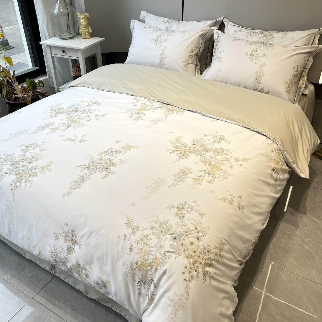 91家纺网 家纺一手货源 找家纺 薏思家纺 2026春夏新款全棉纯棉铂金棉数码印花四件套 浅枝漫