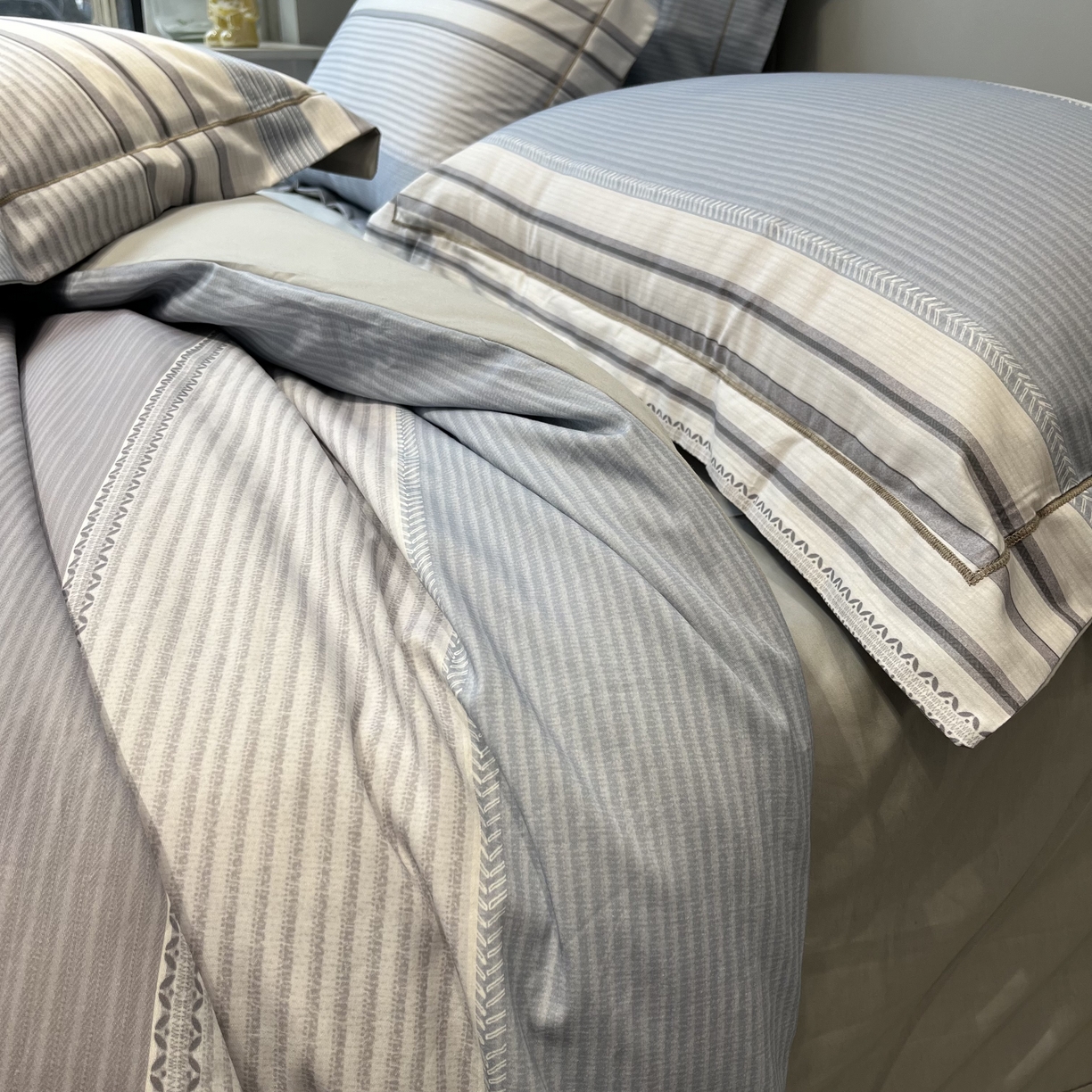 91家纺网 家纺一手货源 找家纺 薏思家纺 2026春夏新款全棉纯棉铂金棉数码印花四件套 暮光蓝