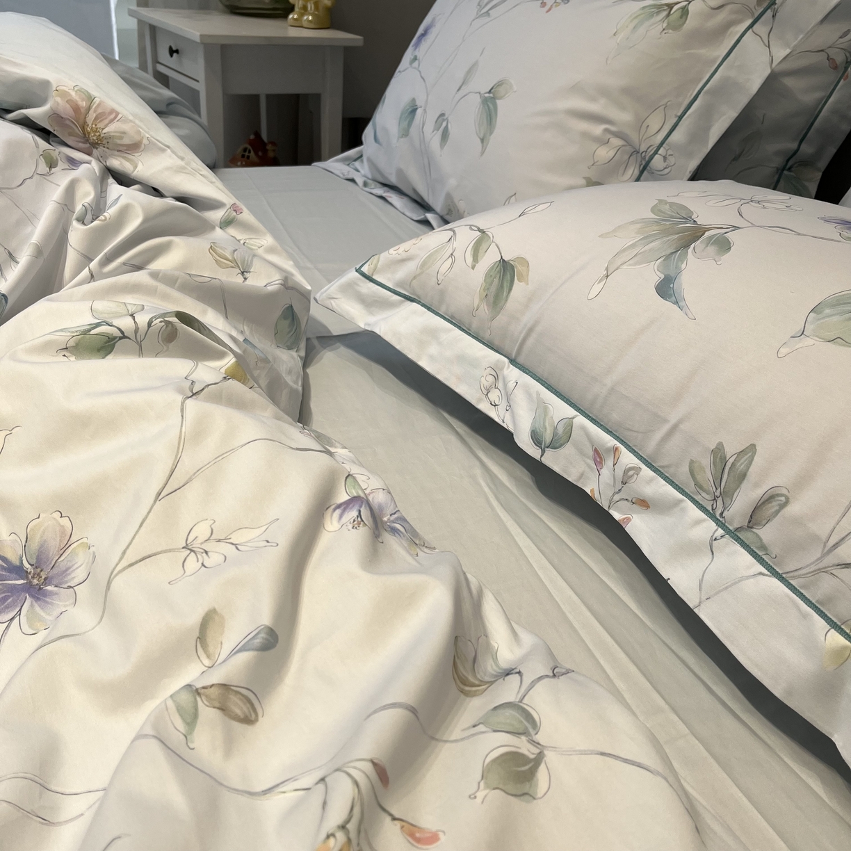 91家纺网 家纺一手货源 找家纺 薏思家纺 2026春夏新款全棉纯棉铂金棉数码印花四件套 风之韵蓝