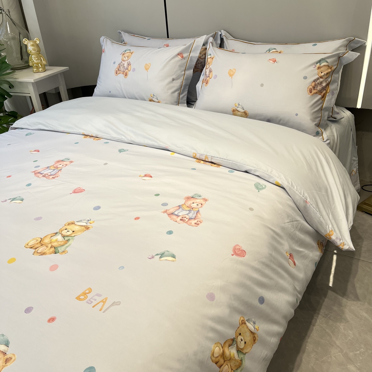 91家纺网 家纺一手货源 找家纺 薏思家纺 2026春夏新款全棉纯棉铂金棉数码印花四件套 米悠熊