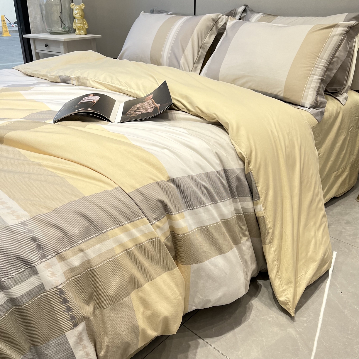 91家纺网 家纺一手货源 找家纺 薏思家纺 2026春夏新款全棉纯棉铂金棉数码印花四件套 安格斯-黄