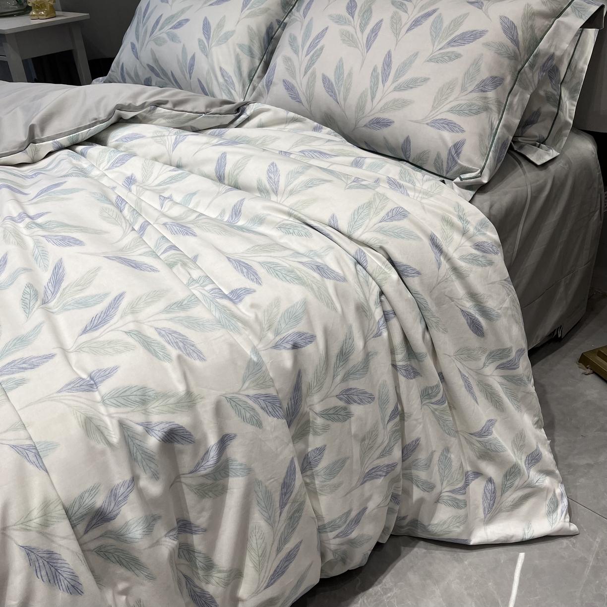 91家纺网 家纺一手货源 找家纺 薏思家纺 2026春夏新款全棉纯棉铂金棉数码印花四件套 叶眠