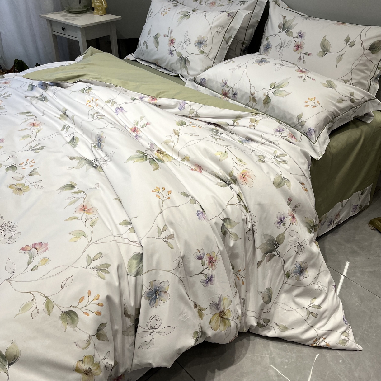 91家纺网 家纺一手货源 找家纺 薏思家纺 2026春夏新款全棉纯棉铂金棉数码印花四件套 风之韵米