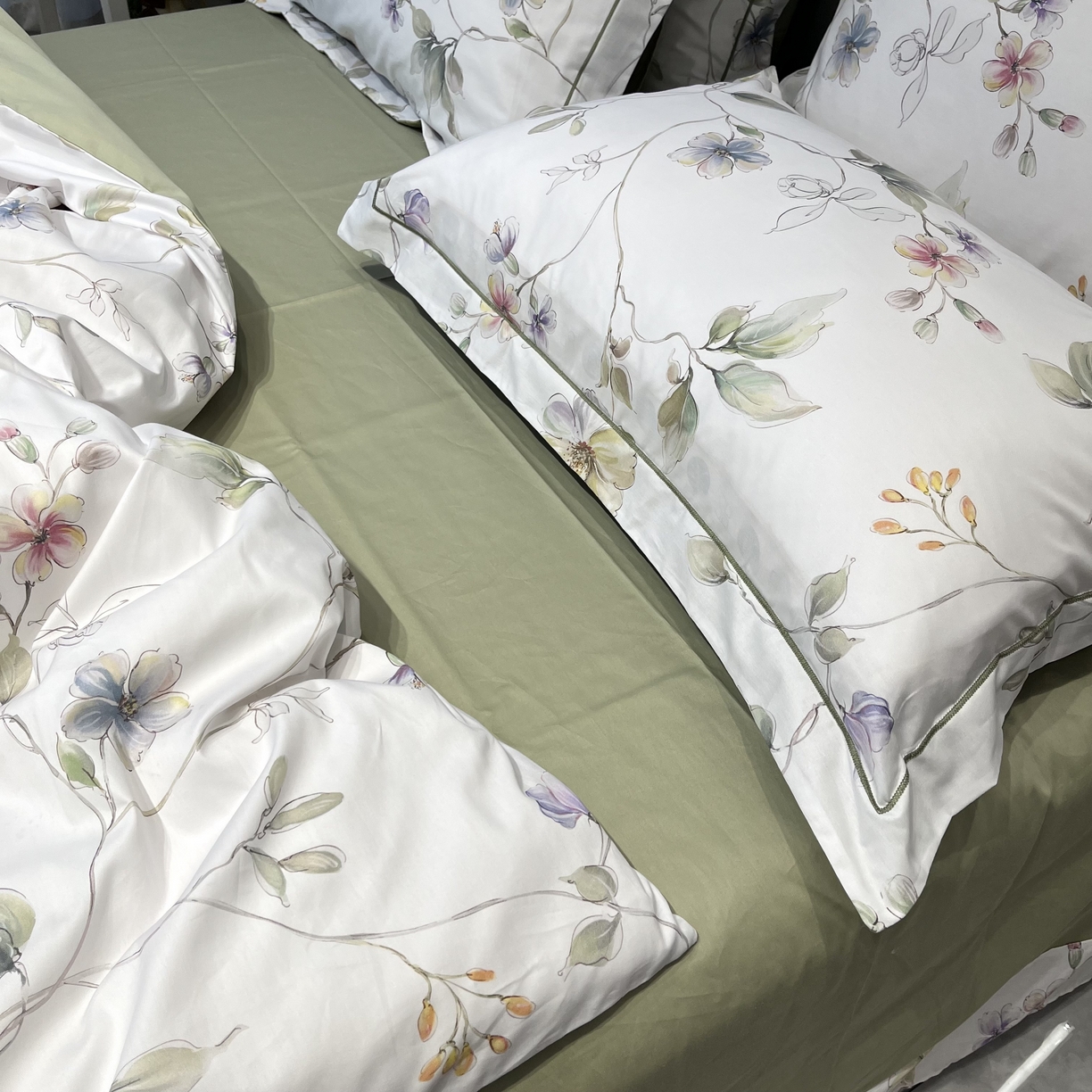 91家纺网 家纺一手货源 找家纺 薏思家纺 2026春夏新款全棉纯棉铂金棉数码印花四件套 风之韵米