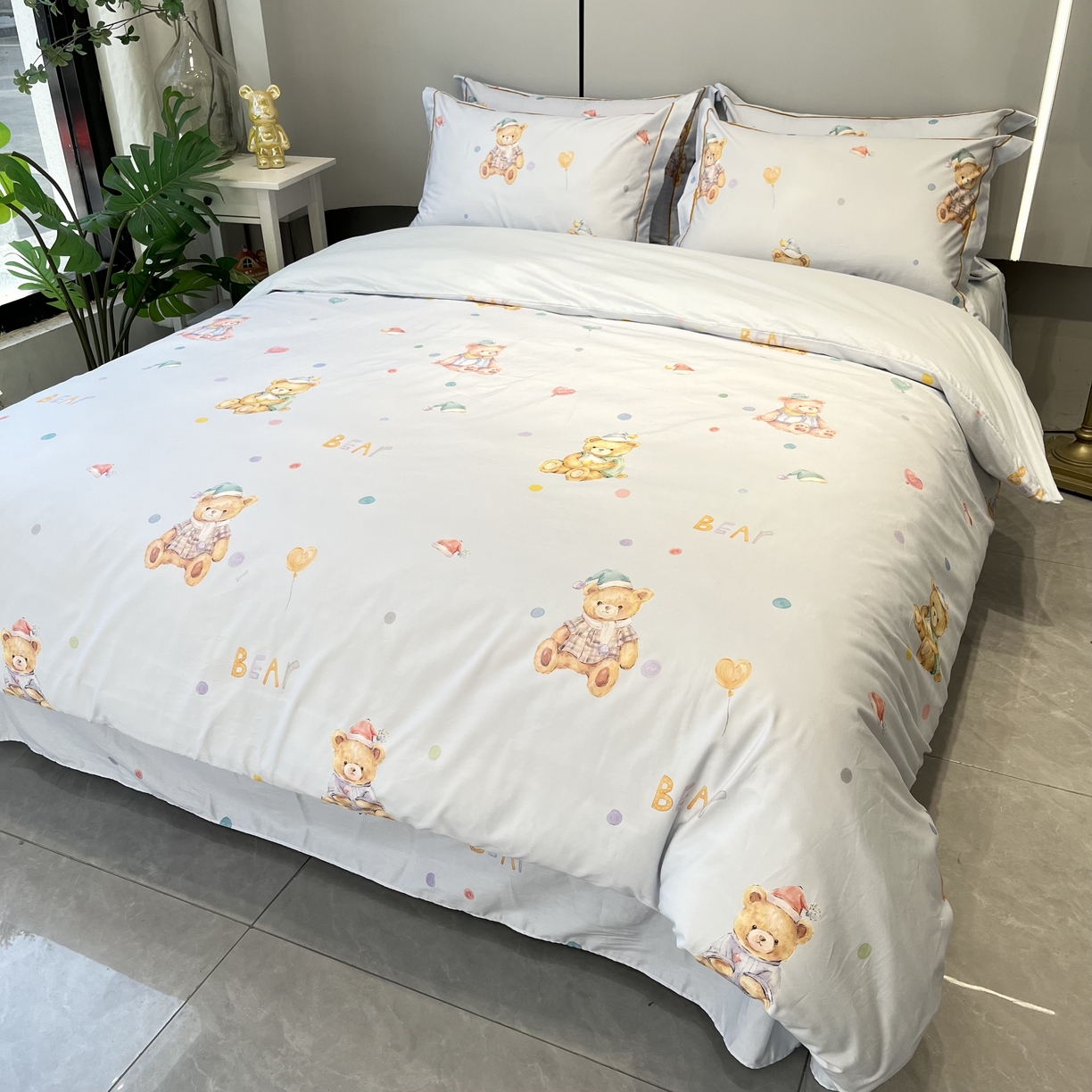 91家纺网 家纺一手货源 找家纺 薏思家纺 2026春夏新款全棉纯棉铂金棉数码印花四件套 米悠熊