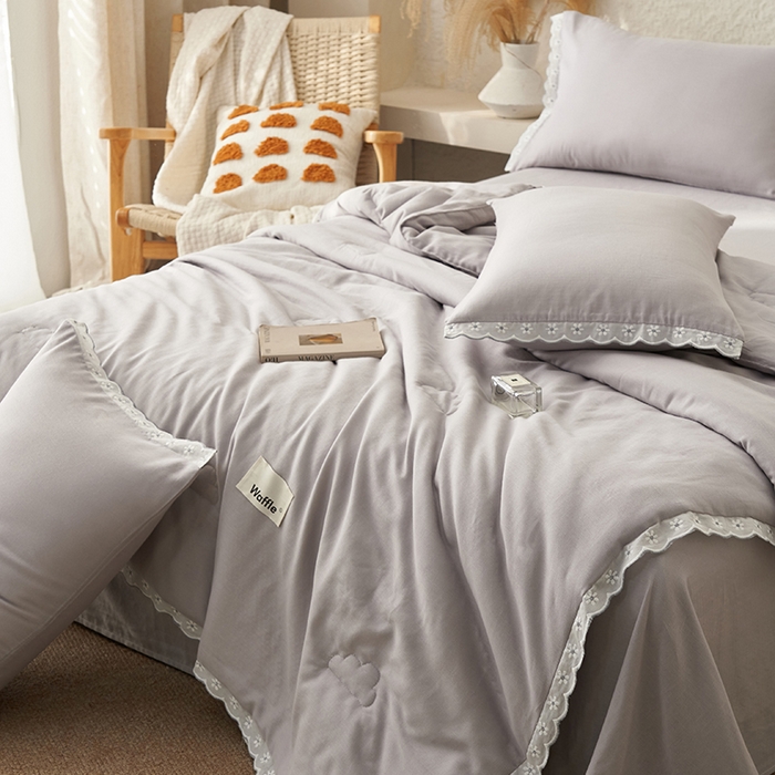 91家纺网 家纺一手货源 找家纺 晨曦家纺 2026新款水洗棉花边大豆夏被四件套夏被-雏菊 雏菊-典雅灰
