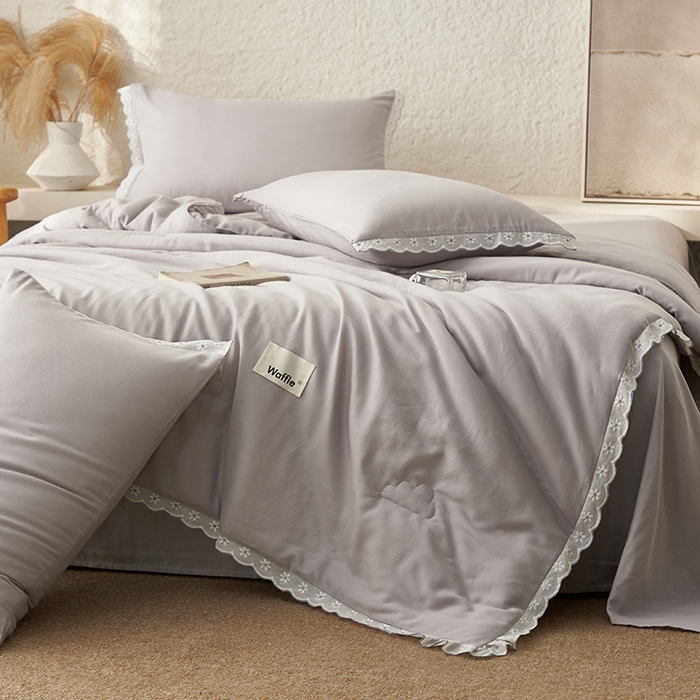 91家纺网 家纺一手货源 找家纺 晨曦家纺 2026新款水洗棉花边大豆夏被四件套夏被-雏菊 雏菊-典雅灰