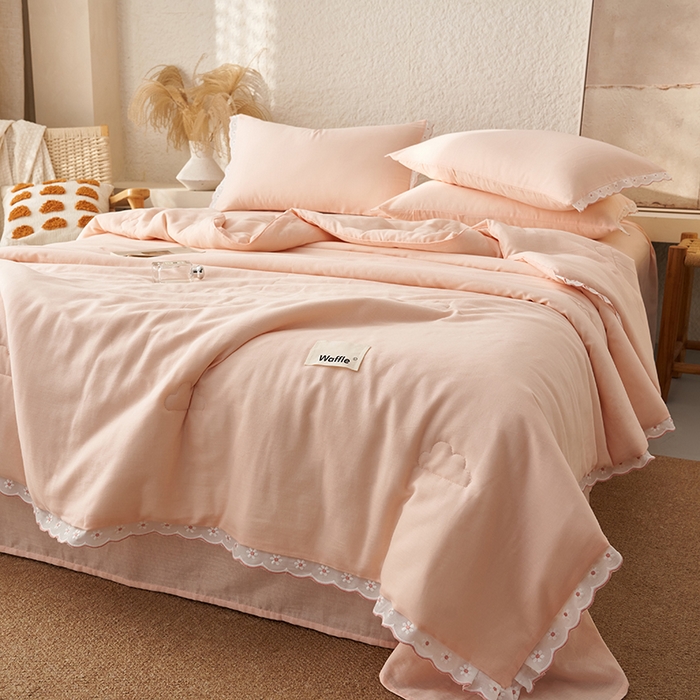 91家纺网 家纺一手货源 找家纺 晨曦家纺 2026新款水洗棉花边大豆夏被四件套夏被-雏菊 雏菊-悠粉