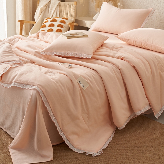 91家纺网 家纺一手货源 找家纺 晨曦家纺 2026新款水洗棉花边大豆夏被四件套夏被-雏菊 雏菊-悠粉