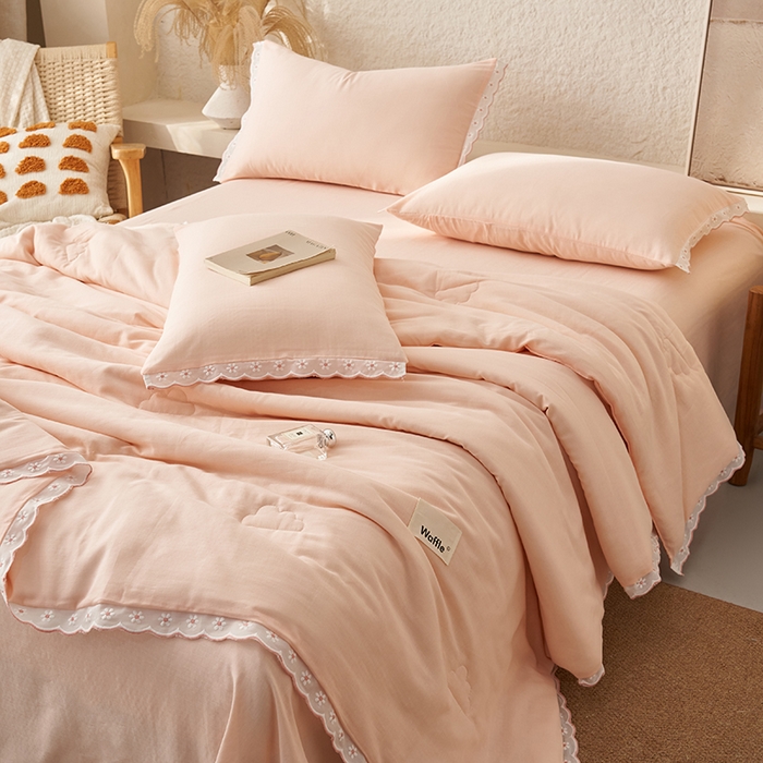 91家纺网 家纺一手货源 找家纺 晨曦家纺 2026新款水洗棉花边大豆夏被四件套夏被-雏菊 雏菊-悠粉