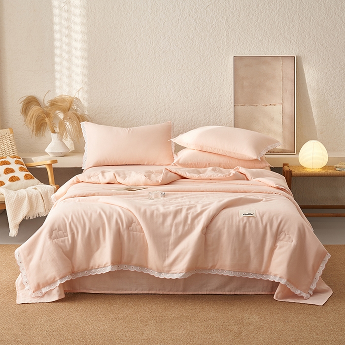 91家纺网 家纺一手货源 找家纺 晨曦家纺 2026新款水洗棉花边大豆夏被四件套夏被-雏菊 雏菊-悠粉