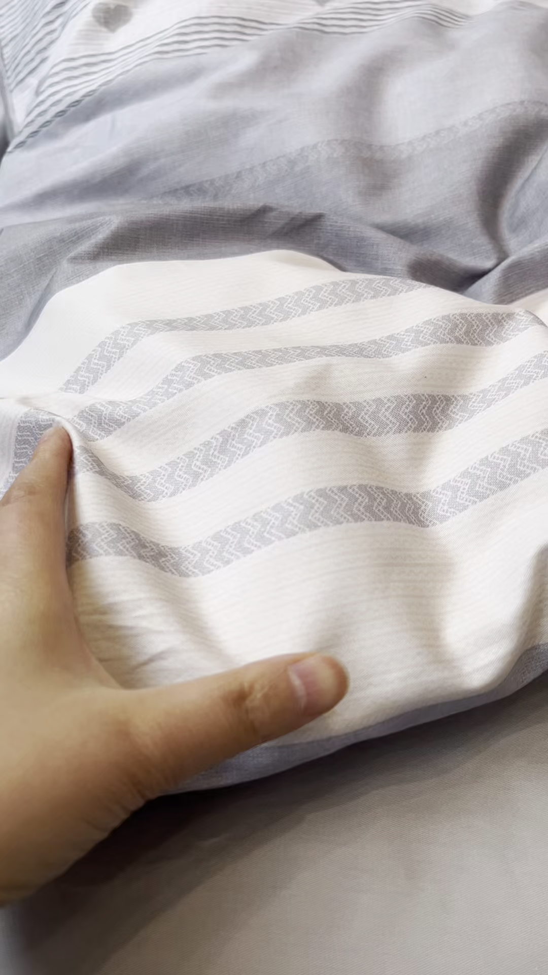 91家纺网 家纺一手货源 找家纺 薏思家纺 2026春夏新款全棉纯棉铂金棉数码印花四件套 格伦灰