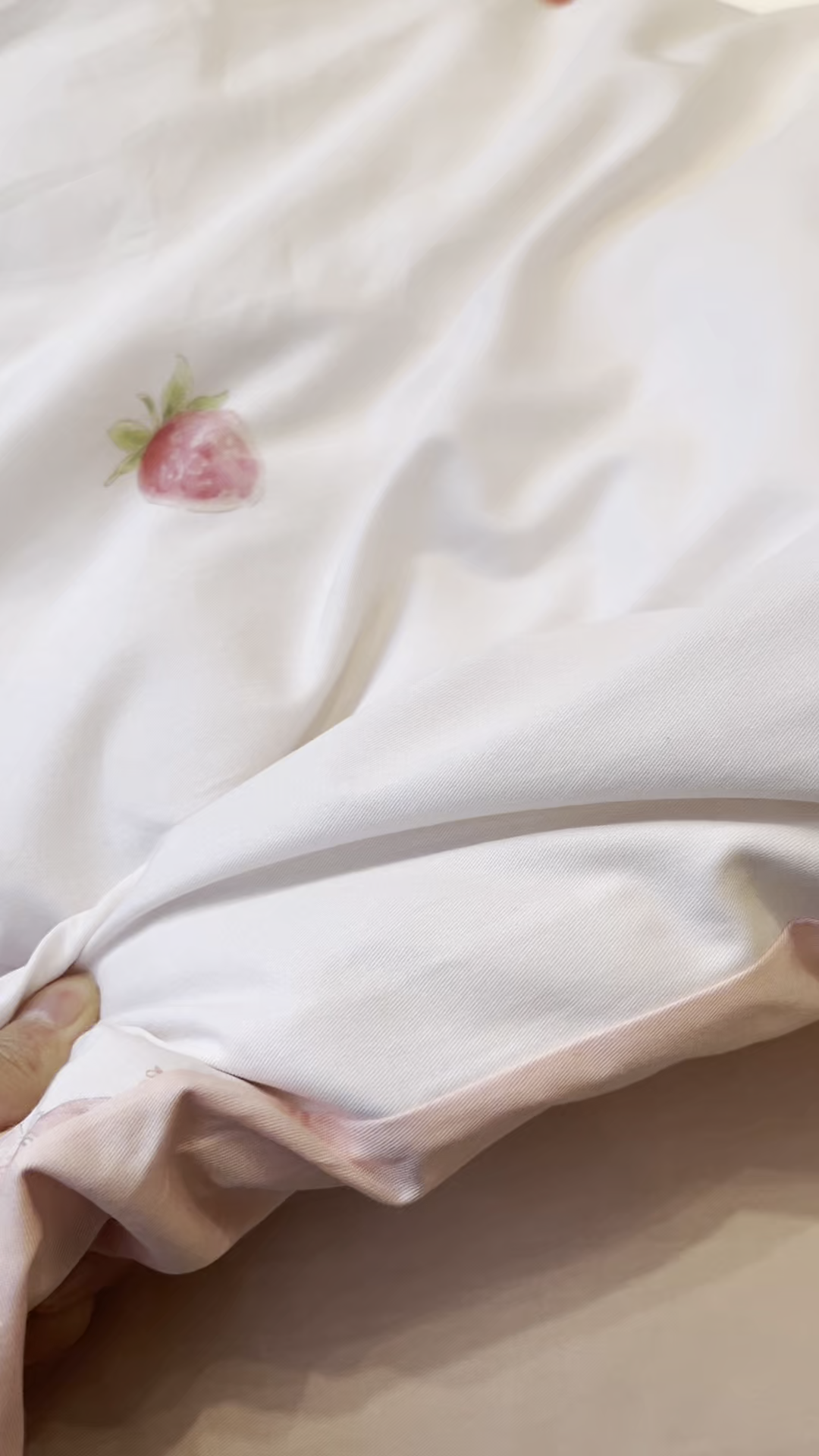 91家纺网 家纺一手货源 找家纺 薏思家纺 2026春夏新款全棉纯棉铂金棉数码印花四件套 草莓甜心