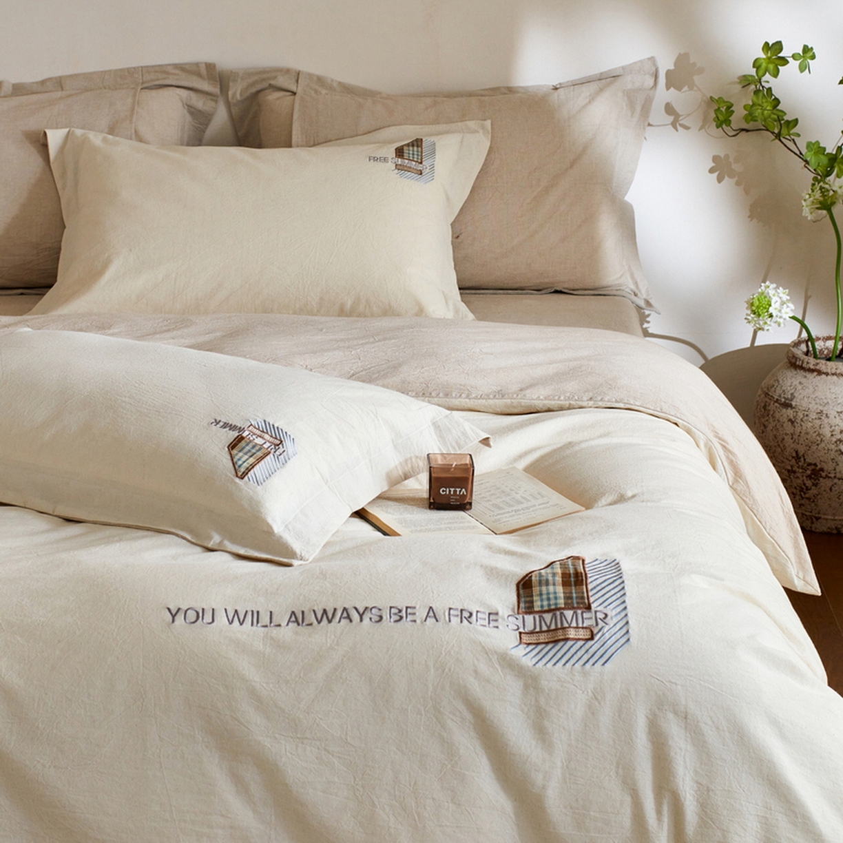 91家纺网 家纺一手货源 找家纺 艾莱家纺 2026春夏新款A类棉麻贴布刺绣加厚四件套-杰森 杰森-本色+卡其