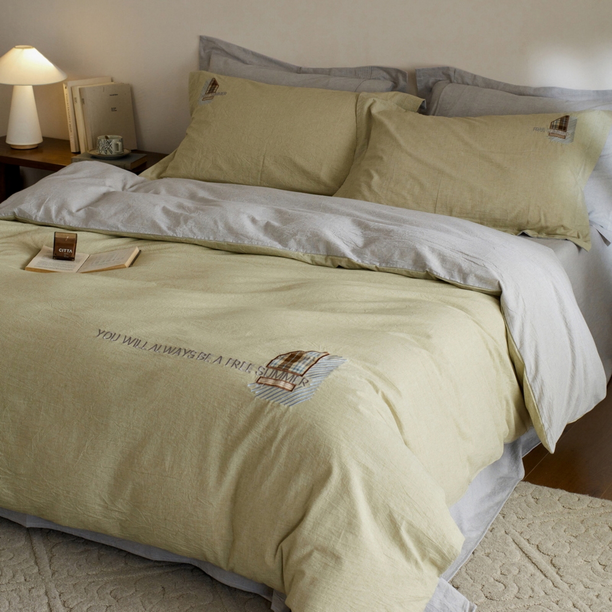 91家纺网 家纺一手货源 找家纺 艾莱家纺 2026春夏新款A类棉麻贴布刺绣加厚四件套-杰森 杰森-绿色+浅灰