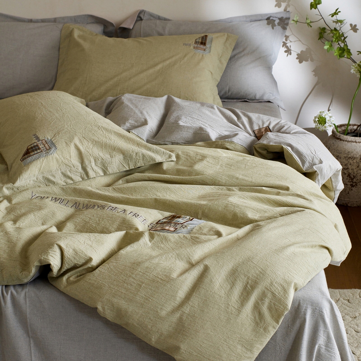 91家纺网 家纺一手货源 找家纺 艾莱家纺 2026春夏新款A类棉麻贴布刺绣加厚四件套-杰森 杰森-绿色+浅灰