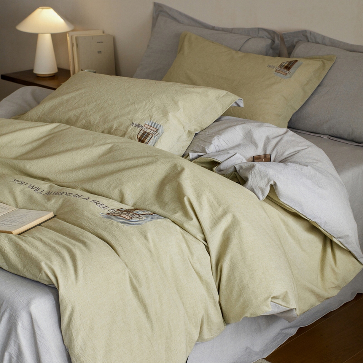 91家纺网 家纺一手货源 找家纺 艾莱家纺 2026春夏新款A类棉麻贴布刺绣加厚四件套-杰森 杰森-绿色+浅灰