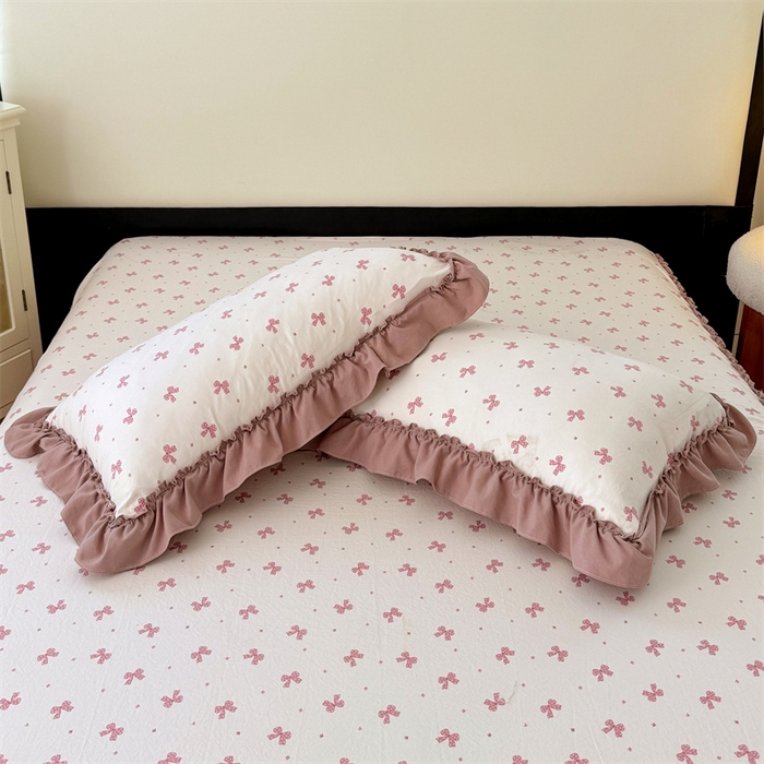 91家纺网 家纺一手货源 找家纺 圣比熊 2026新款A类云朵棉法式压花边枕套宿舍单人单只一只装枕芯48x74cm内胆套 怦然心动（法式压花边）