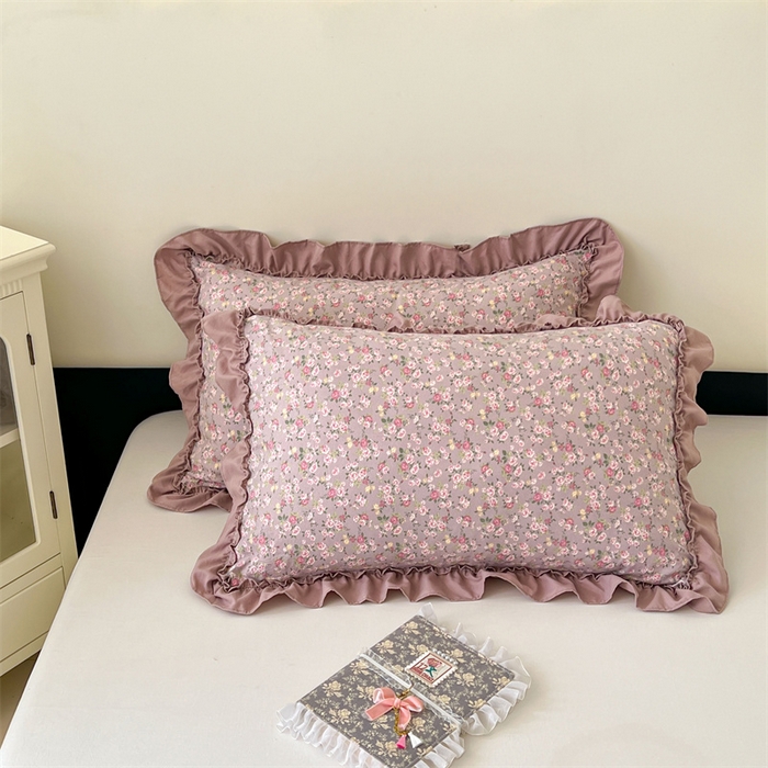 91家纺网 家纺一手货源 找家纺 圣比熊 2026新款A类云朵棉法式压花边枕套宿舍单人单只一只装枕芯48x74cm内胆套 花间入梦-粉（法式压花边）