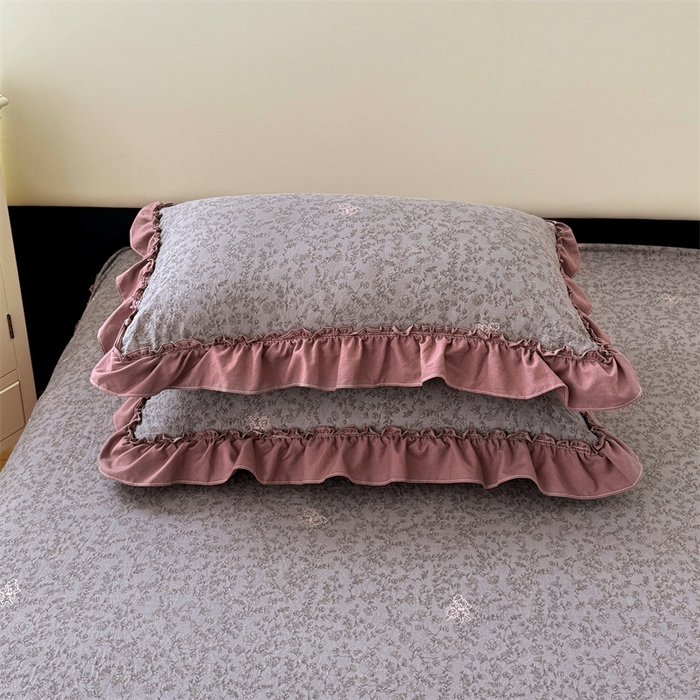 91家纺网 家纺一手货源 找家纺 圣比熊 2026新款A类云朵棉法式压花边枕套宿舍单人单只一只装枕芯48x74cm内胆套 墨染芳华（法式压花边）