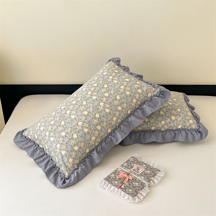 91家纺网 家纺一手货源 找家纺 圣比熊 2026新款A类云朵棉法式压花边枕套宿舍单人单只一只装枕芯48x74cm内胆套 风栖木槿-灰（法式压花边）