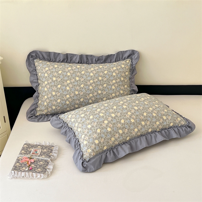 91家纺网 家纺一手货源 找家纺 圣比熊 2026新款A类云朵棉法式压花边枕套宿舍单人单只一只装枕芯48x74cm内胆套 风栖木槿-灰（法式压花边）