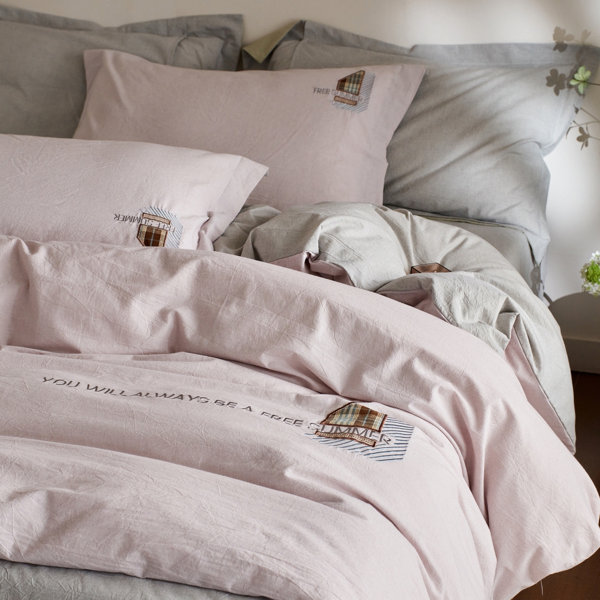 艾莱家纺 2026春夏新款A类棉麻贴布刺绣加厚四件套-杰森 杰森-紫色+浅灰