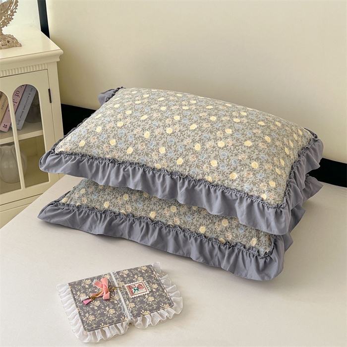 91家纺网 家纺一手货源 找家纺 圣比熊 2026新款A类云朵棉法式压花边枕套宿舍单人单只一只装枕芯48x74cm内胆套 风栖木槿-灰（法式压花边）