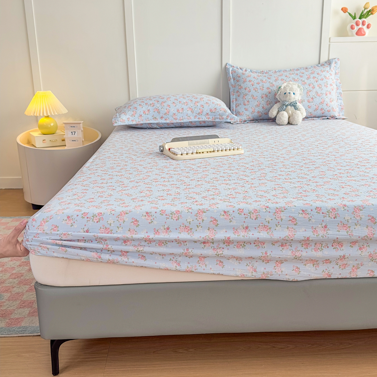 91家纺网 家纺一手货源 找家纺 默忆 2026春夏新款a类泡芙双层纱床笠印花卡通全包围床垫保护套单床笠 床笠单件 富贵花