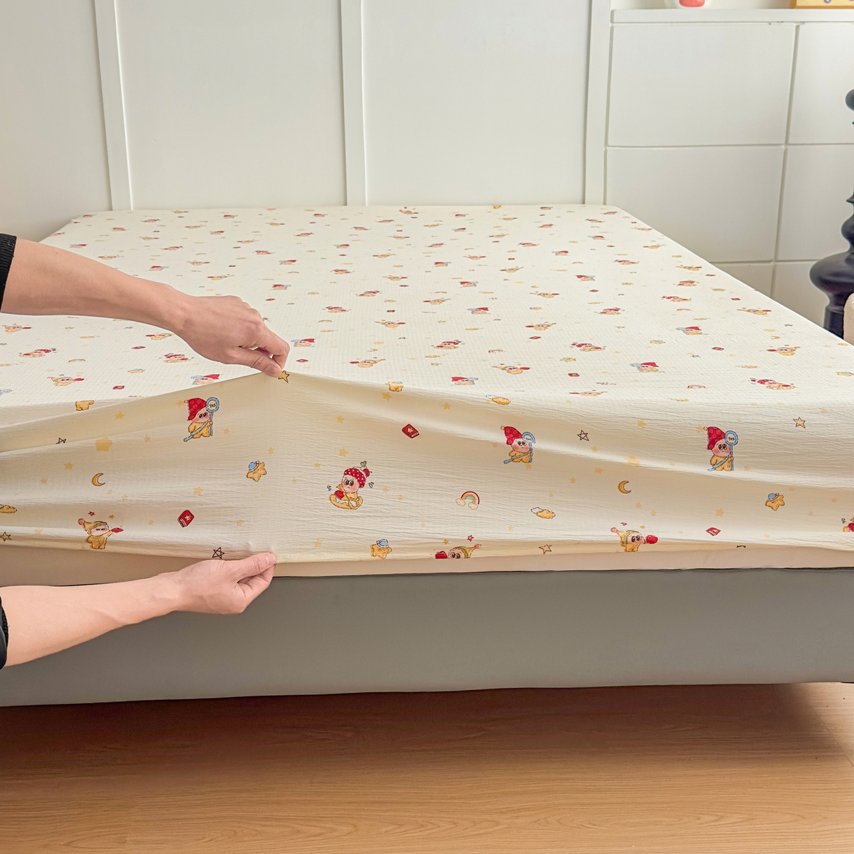 91家纺网 家纺一手货源 找家纺 默忆 2026春夏新款a类泡芙双层纱床笠印花卡通全包围床垫保护套单床笠 床笠单件 星星人